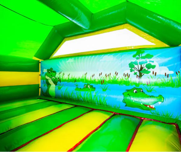 double slide krokodil springkussen binnenkant Krokodillenprint aan de binnenkant van het springkussen